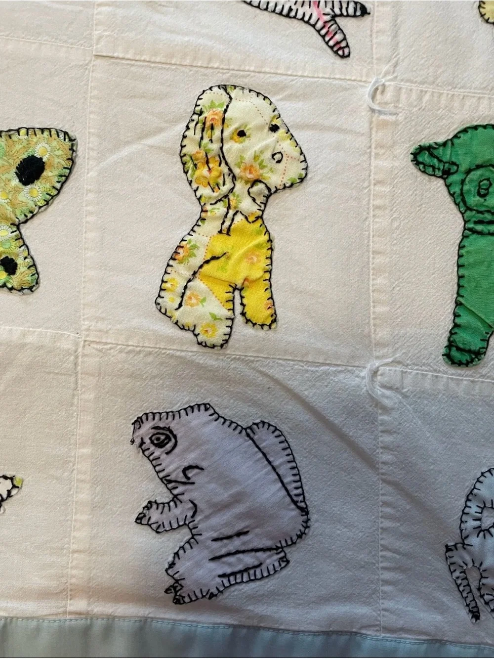 Hand Appliquéd Baby / Crib Quilt